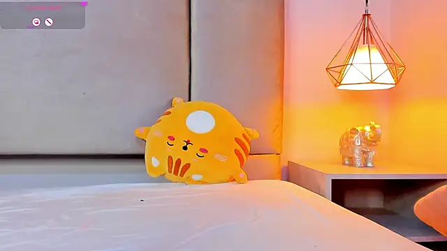 isabel_sofiaa: онлайн-секс-чат