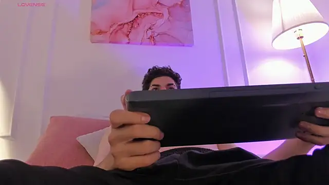 Axel_Creed Show in webcam