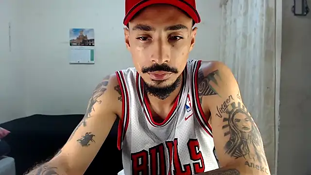 Онлайн чат XXX emiliano_hottt