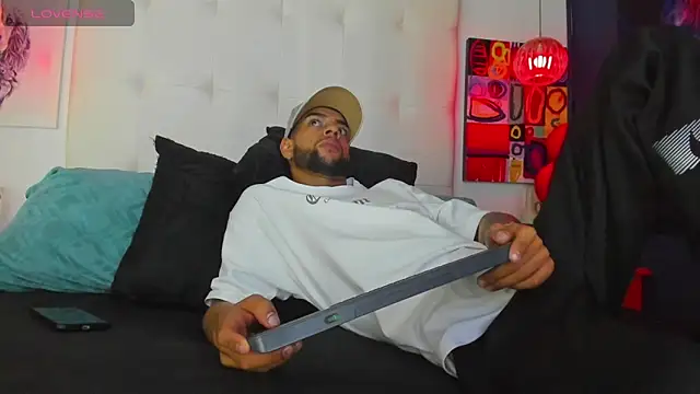 Czat XXX na żywo – Aiden_Cash7