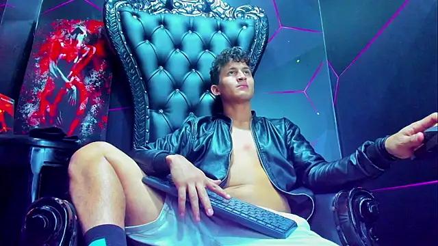 Show modela Ethan_Waalker na web-kameri