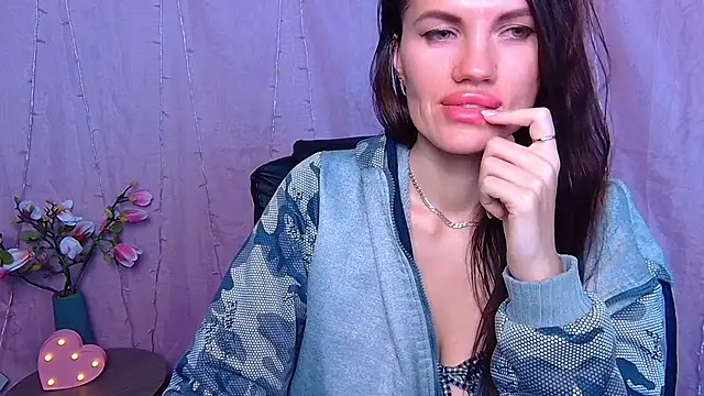 MilaLoona 即時 XXX 聊天