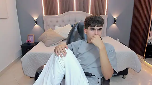 Tommy18__ 라이브 XXX 채팅