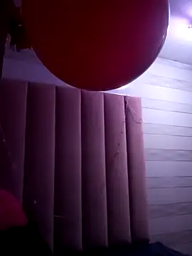 XXX chat uživo modela petite_coral