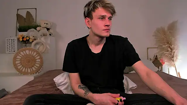 Volan_Starts Live XXX-chat