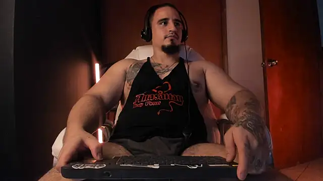 kingbear777n Live XXX chat