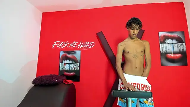 Pertunjukan Kamera Web GREEN_BOYS