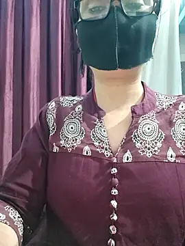 Aishwaryaa_69 Adlı Modelin Canlı XXX Sohbeti