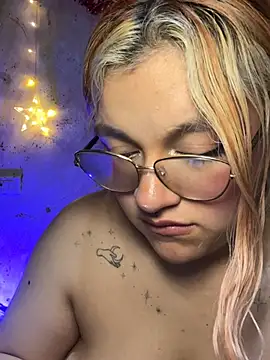 Sophia_Weest99 Adlı Modelin Canlı XXX Sohbeti