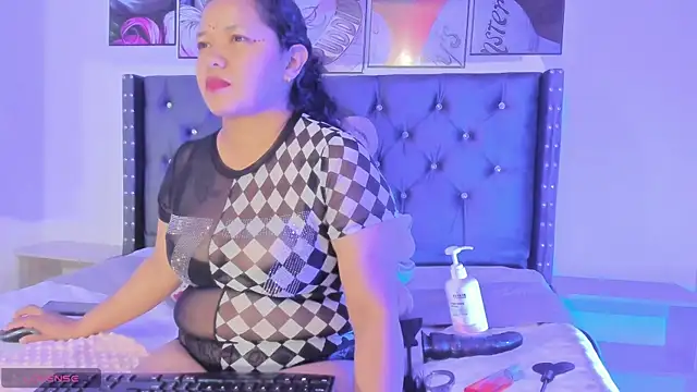 Leila_rossi élő XXX-chatje