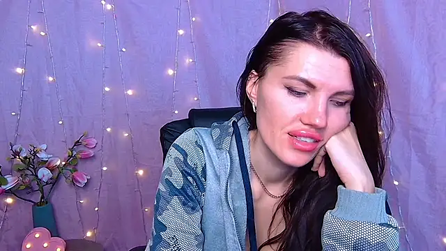 دردشة MilaLoona الجنسية المباشرة