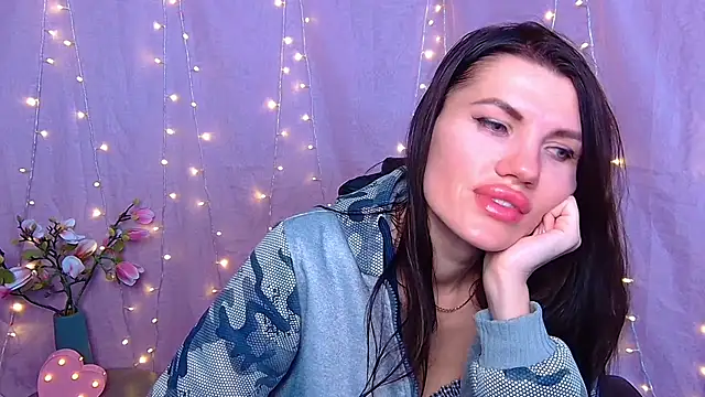 MilaLoona 现场XXX聊天