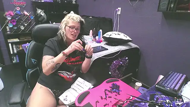 แชท XXX สดของ oddywithabody