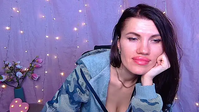 MilaLoona: онлайн-секс-чат