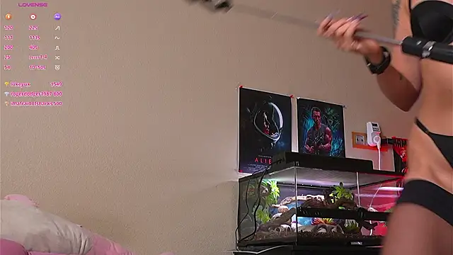 YaraAveiri live XXX chat