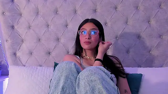 dafne_bss Adlı Modelin Canlı XXX Sohbeti