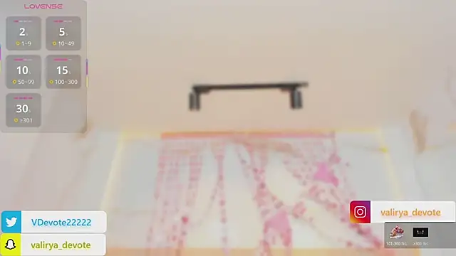 valirya_devote's Webcam Show