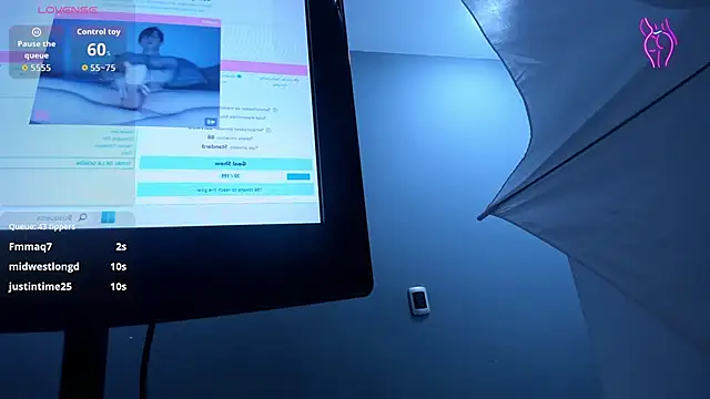 MiiaTauroのライブXXXチャット