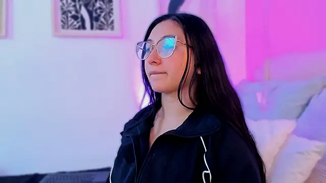 lucy_neil Adlı Modelin Canlı XXX Sohbeti