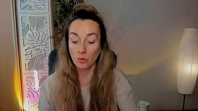 RebeccaMartinez Chat XXX in diretta