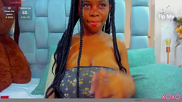 hazellanee élő XXX-chatje