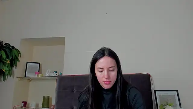 دردشة AdrianaCult الجنسية المباشرة