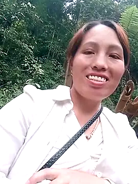 Gummiesu Live XXX-Chat