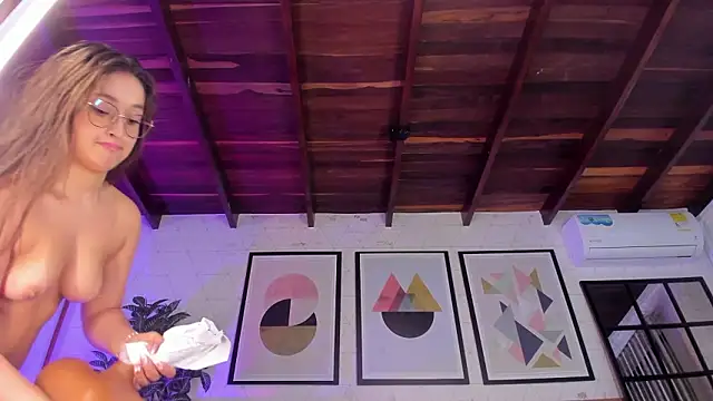 Pokazy przed kamerką – MiaKay1