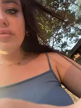 Chat XXX en directo de KiraSunshine