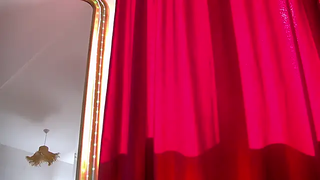 Foxxxy_MILF's Live XXX Chat