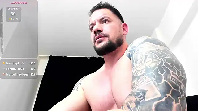 musclemonster31: онлайн-секс-чат