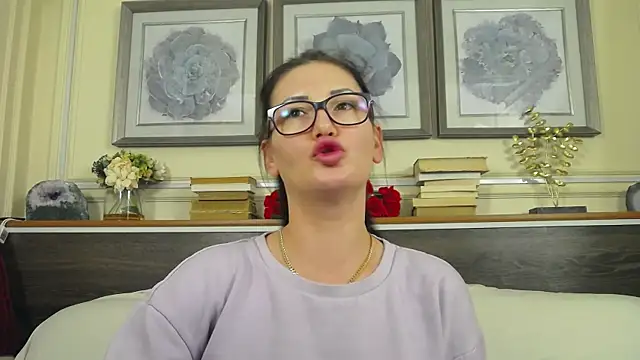 HellenDesire's Live XXX Chat