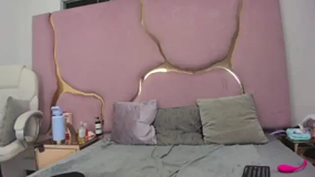 SweatedDelacroix Chat XXX in diretta