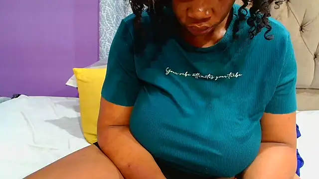 YELLOWBUSTYMELLONSのライブXXXチャット