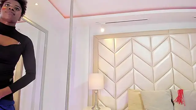 Chat +18 de NalaRoux ao vivo