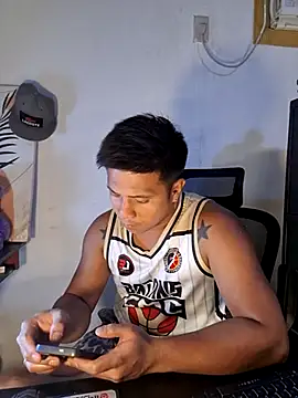 Felix_Asher: διαδικτυακό σόου στην κάμερα