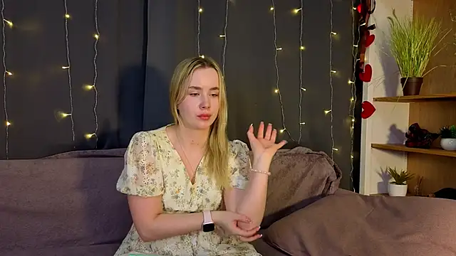 IvetteLaboreのライブXXXチャット