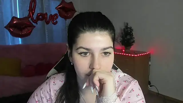 Chatroom XXX en direct de KisaModel