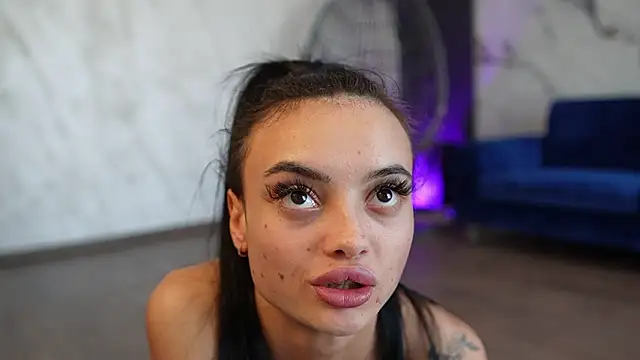 XXX chat uživo modela RachelRavee