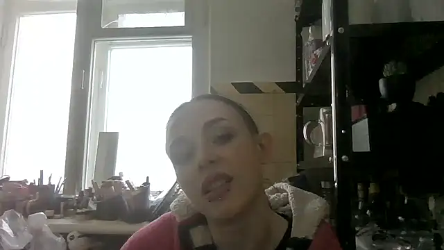 Trinsy_Love Adlı Modelin Canlı XXX Sohbeti