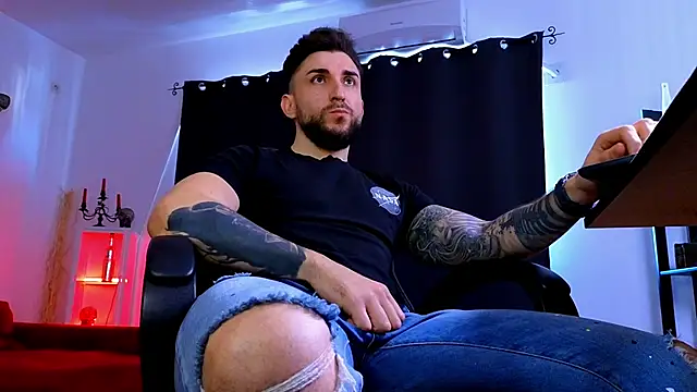 MightyAaron66 Live XXX-chat