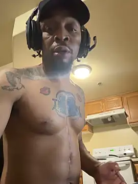 thefreakscomeoutatnight: διαδικτυακό σόου στην κάμερα