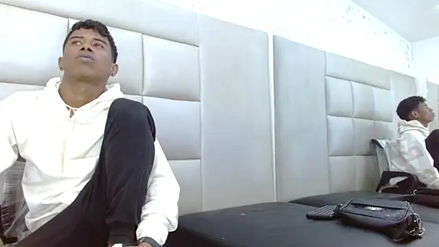 TonnyMarck লাইভ XXX চ্যাট