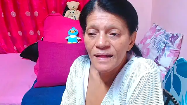 Chat +18 de SLUTTYROXY ao vivo