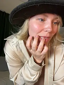 Charming_Daphny élő XXX-chatje