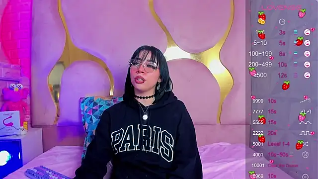 NaniiSisy 即時 XXX 聊天