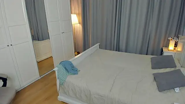 LavenderMitten live XXX chat