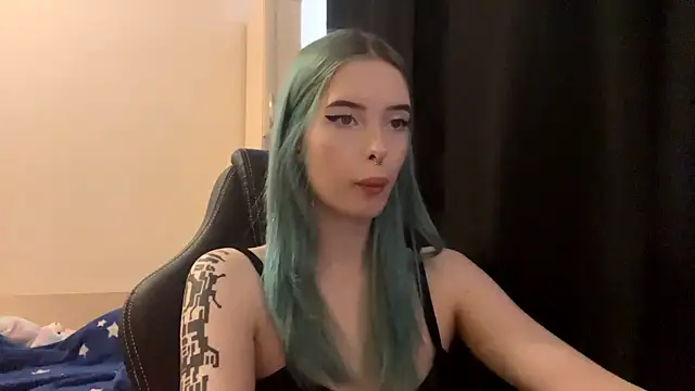 HatedClose webcam show