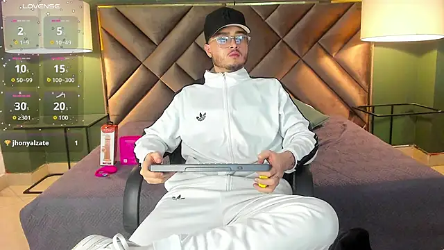 Chat XXX ao vivo de Salvattore_Muller