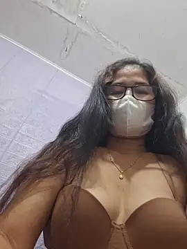 Chat +18 de Loreanegel_kissme105 ao vivo